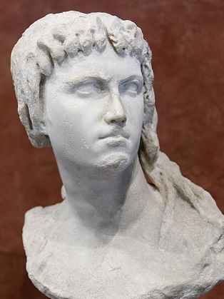 Cleopatra II or III as Isis, ca. 185 Musee du Louvre, Paris,  Ma 3546 MND 2094 